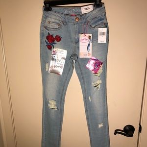 Embroidered Jeans NWT Mid Rise Almost Famous Jeans